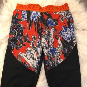 Vibrant Nike Pro Capri Leggings